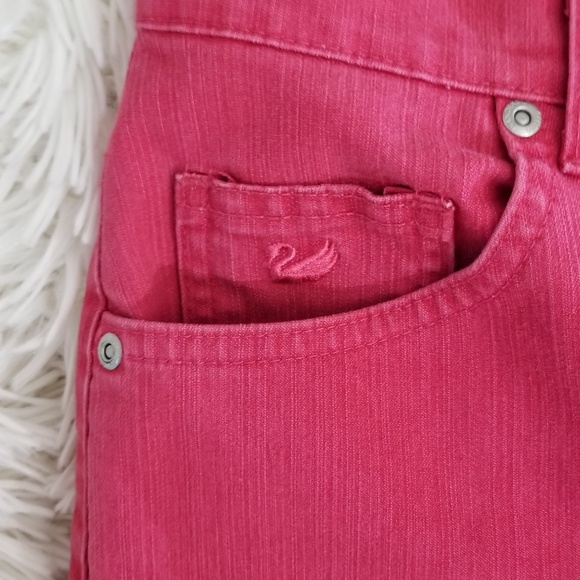 Gloria Vanderbilt red stretch denim shorts 8 - Picture 3 of 5